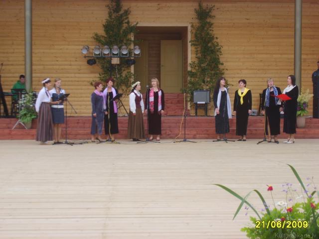 Bērzpils pagasta estrādes atklāšanā 2009